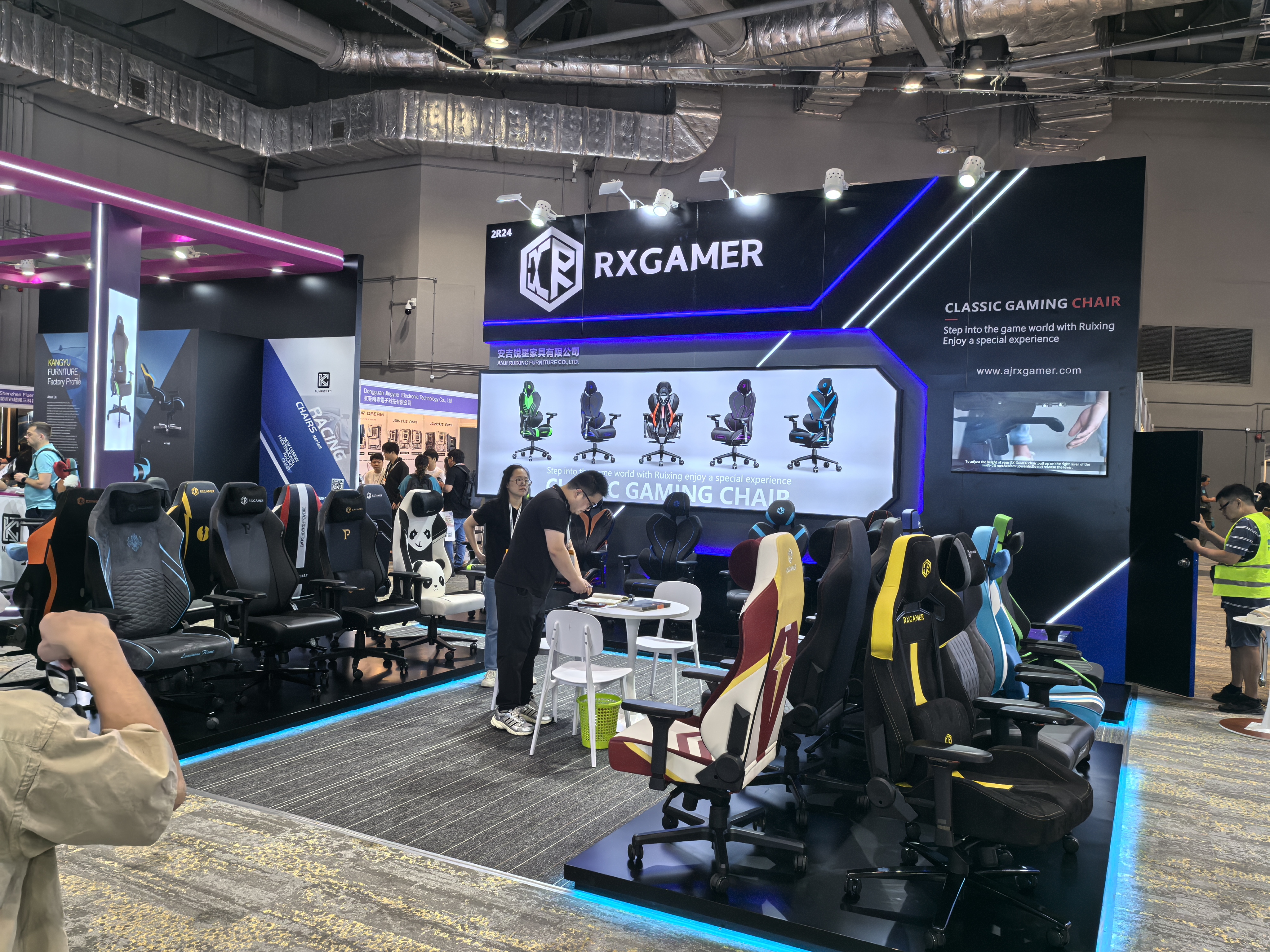 Anji Ruixing Furniture lyser på Hong Kong Electronics Fair (höst) med stor framgång